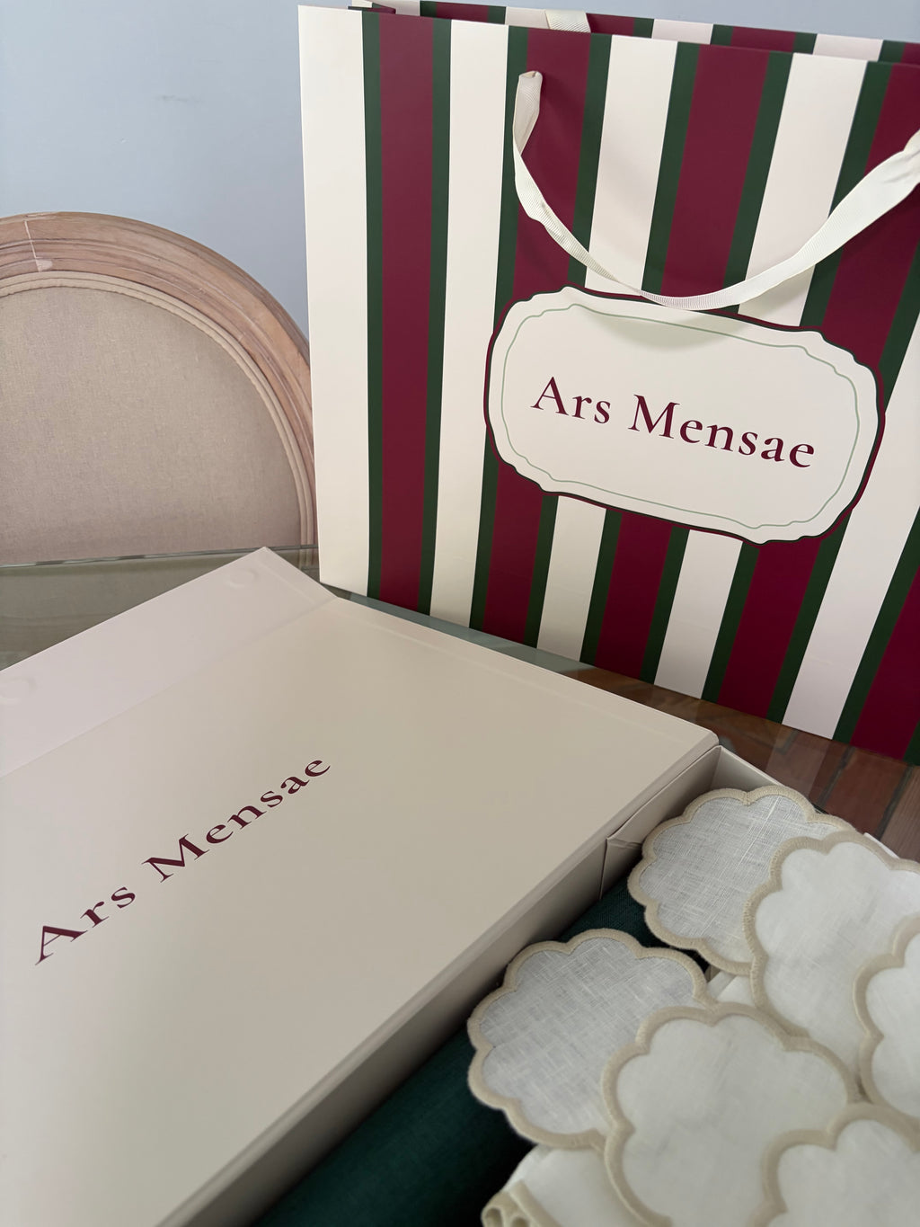 Posavasos de lino en forma de flor con festón arena – pack mesa para 6 Ars Mensae