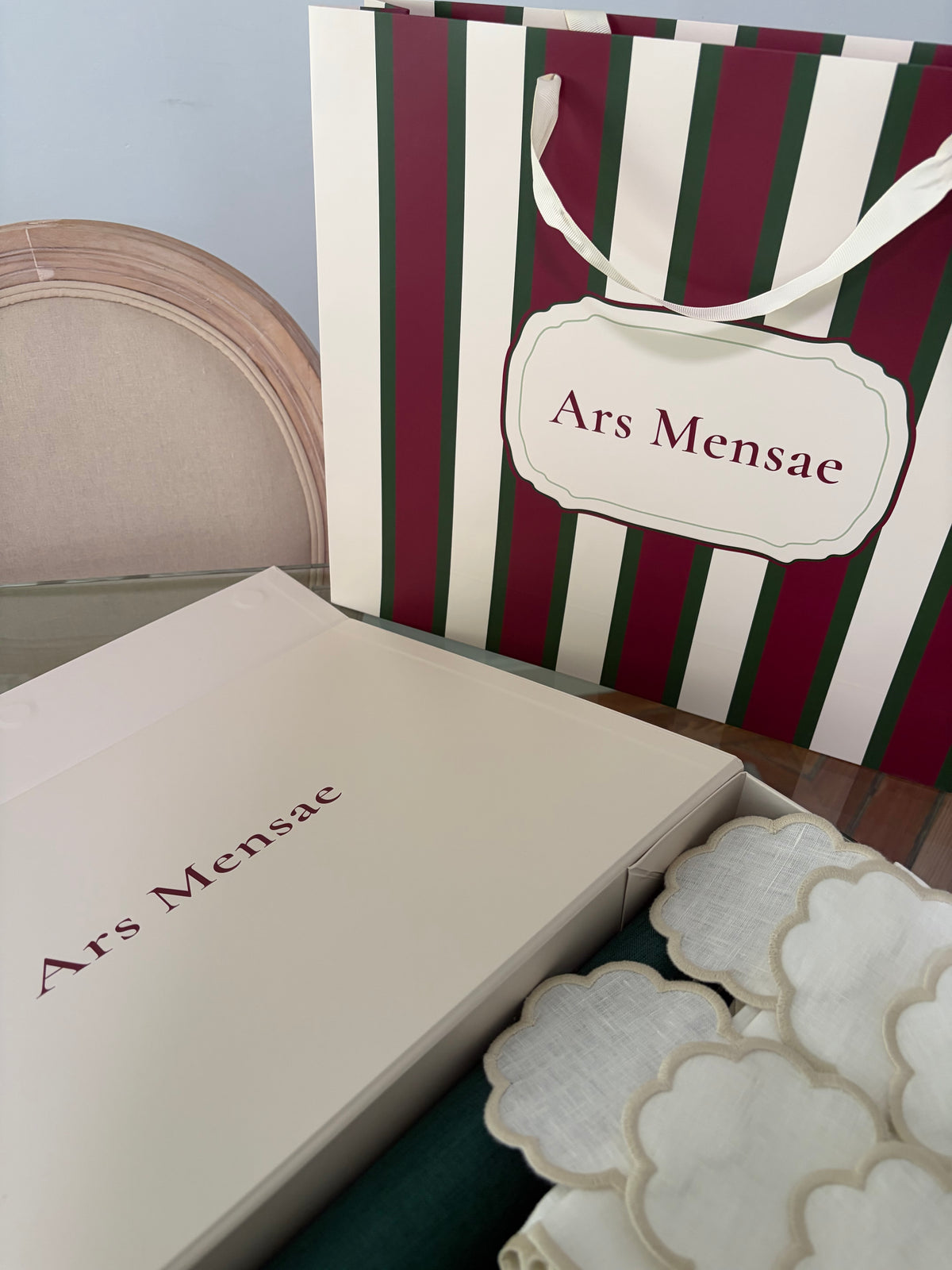 Posavasos de lino en forma de flor con festón arena – pack mesa para 6 Ars Mensae