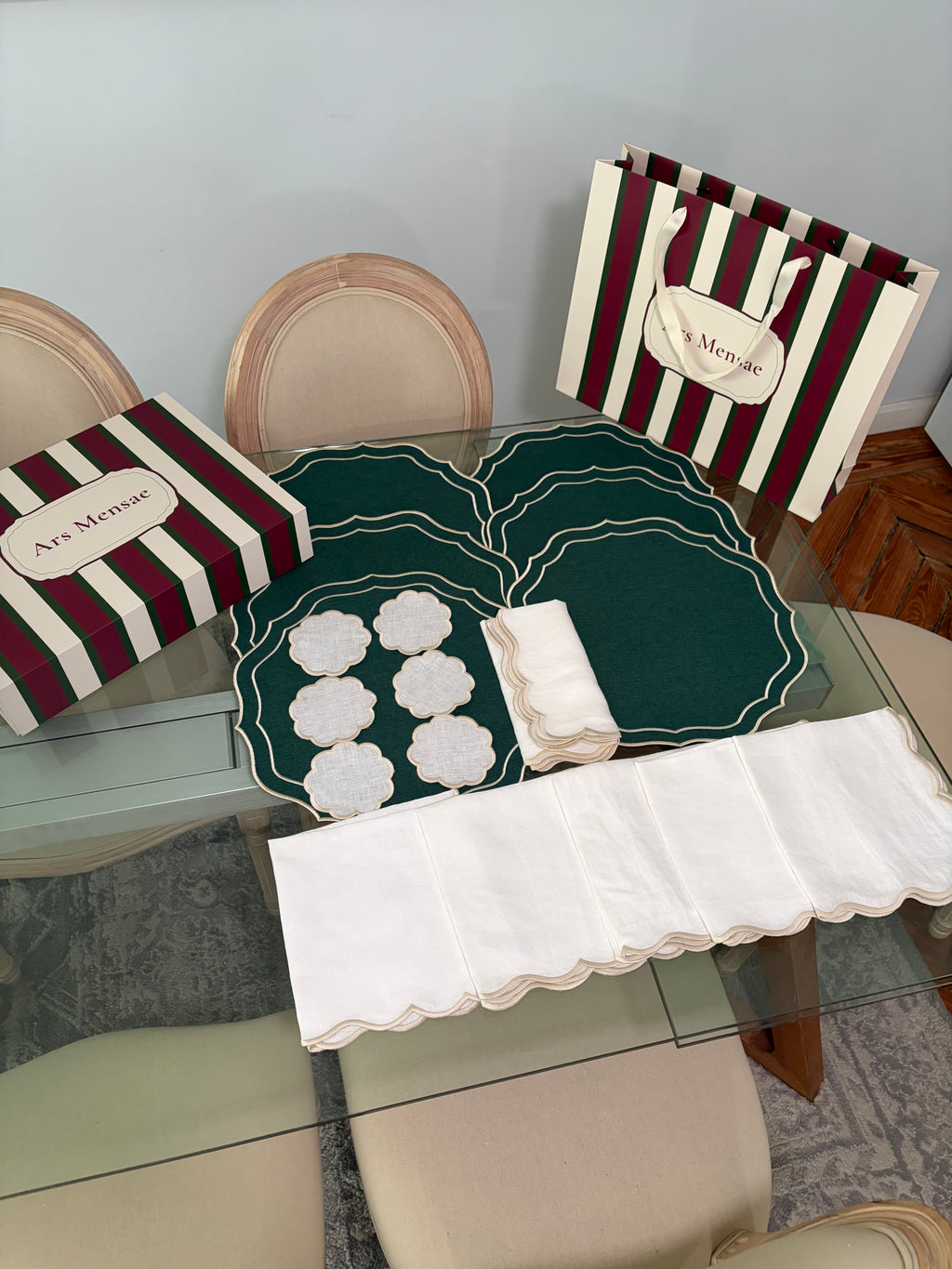 Caja regalo Ars Mensae con pack Navidad mesa para 6 – individuales verde oscuro y lino