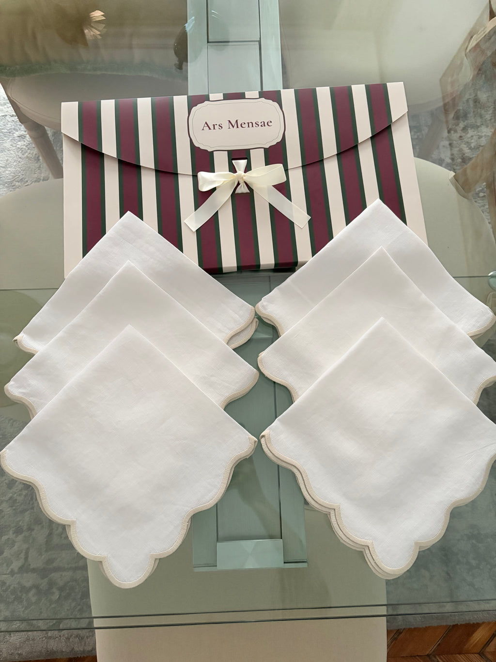 White linen scalloped dinner napkins 45×45 cm · sand embroidery | Ars Mensae